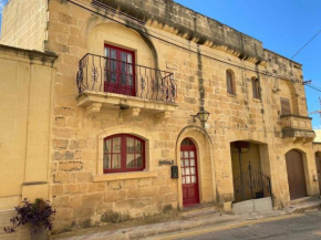 Farmhouse with Pool, Tas-Summiena Gozo